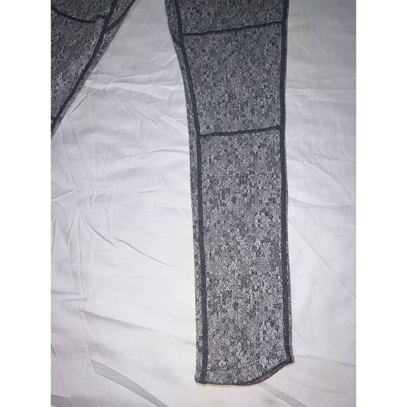 Gymshark Dry Management Fleur Texture Leggings Size Small Gray White Full Length - Picture 3 of 12